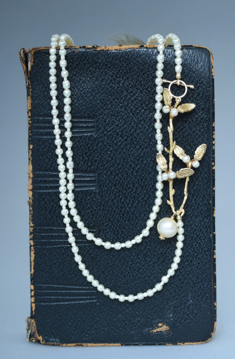 Mistletoe Long Necklace