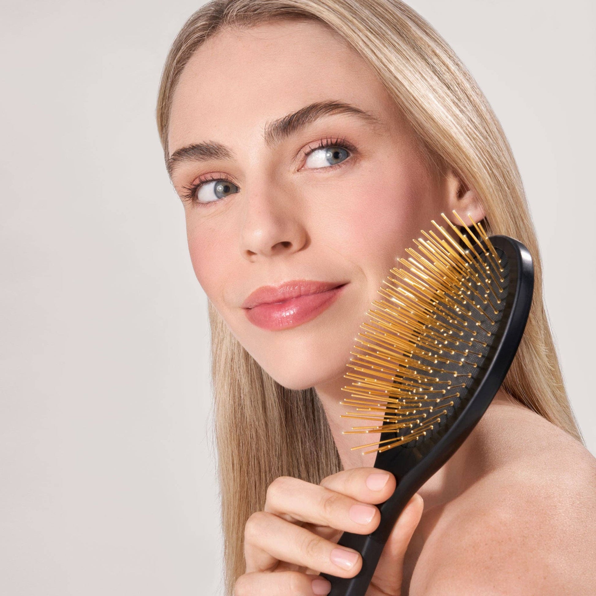 Gua Sha Hair & Scalp Brush: Black Edition Snow Fox Skincare