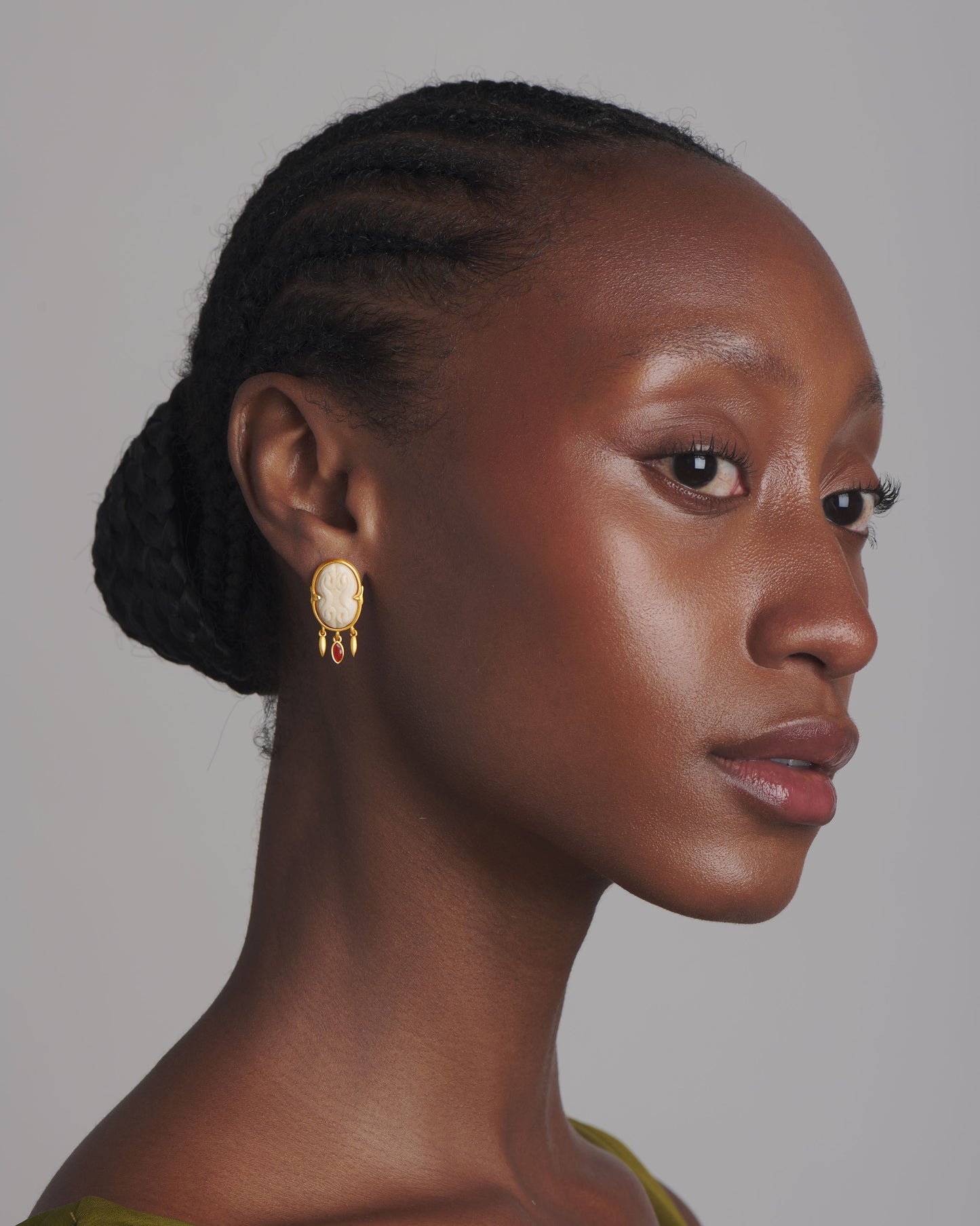Cinched Cameo Earrings Jewelry HYSTERIA Jewelry