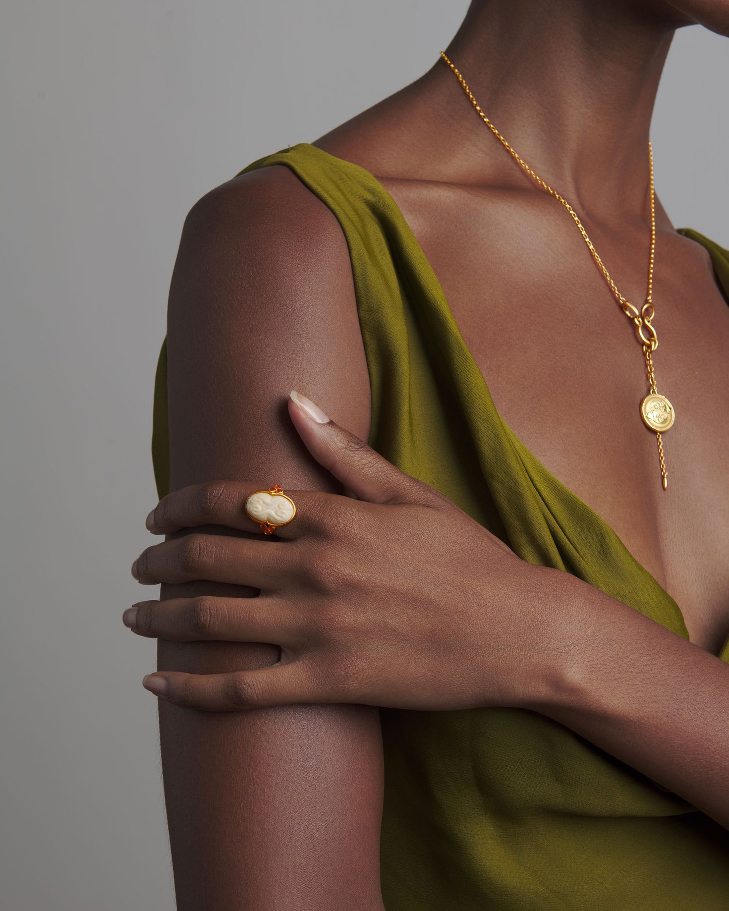 Cinched Cameo Ring Jewelry HYSTERIA Jewelry