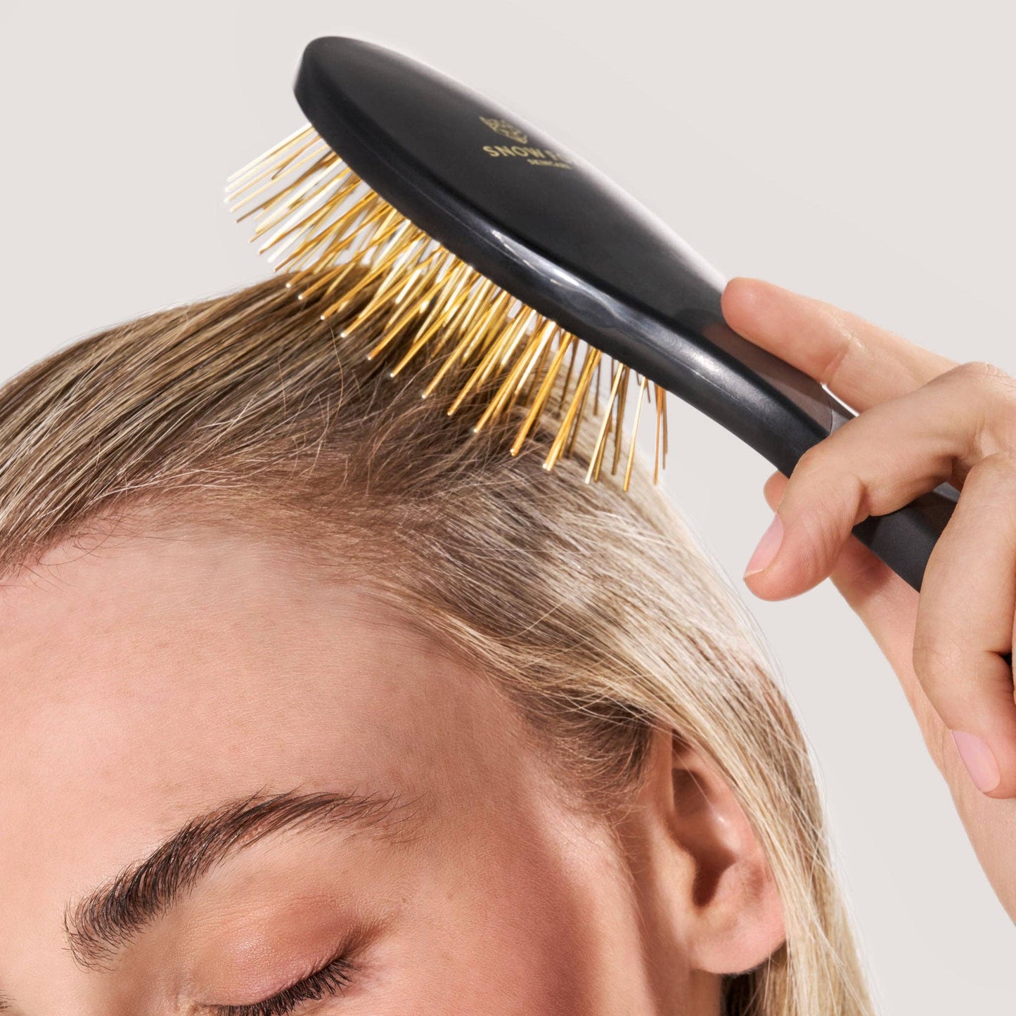 Gua Sha Hair & Scalp Brush: Black Edition Snow Fox Skincare