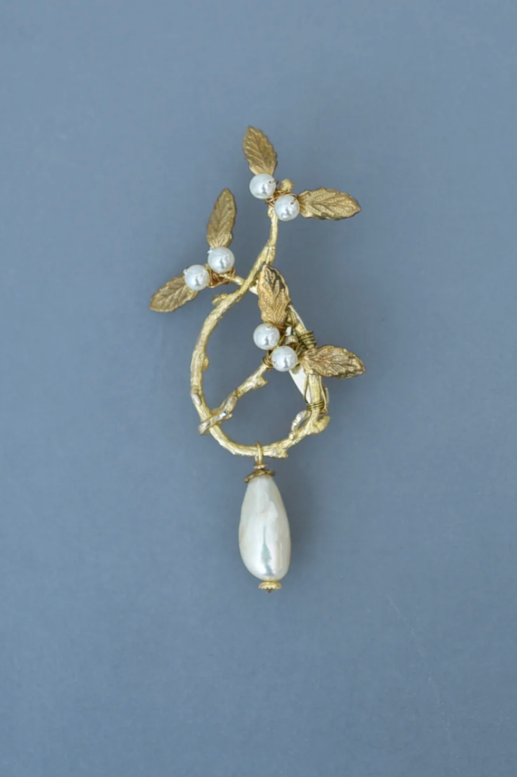 Mistletoe Brooch
