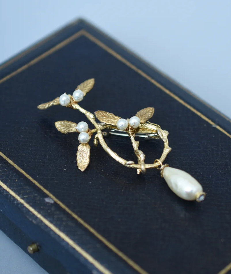 Mistletoe Brooch