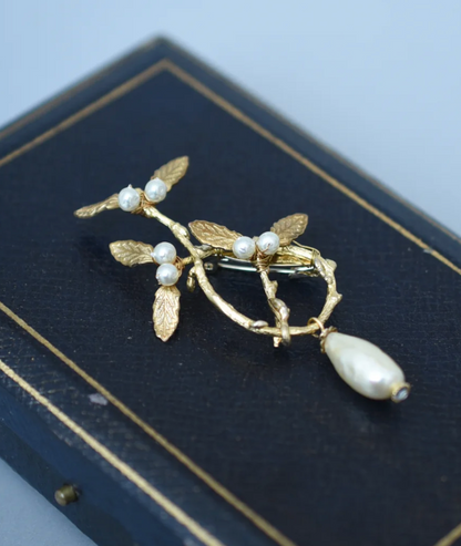 Mistletoe Brooch