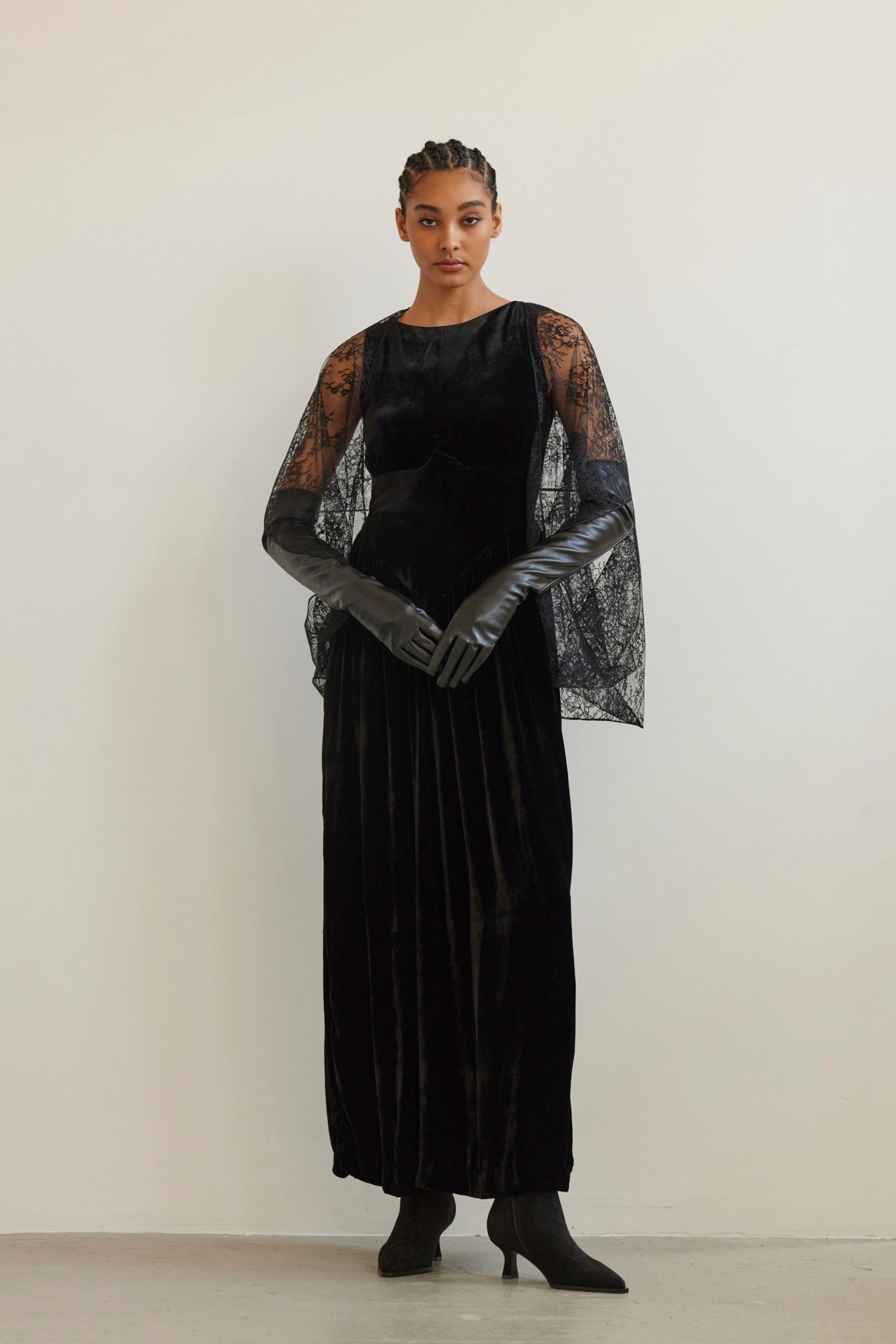 SAMPLE FW26 - Zelda Chantilly Lace Shawl - Black Samples CHRISTINE ALCALAY