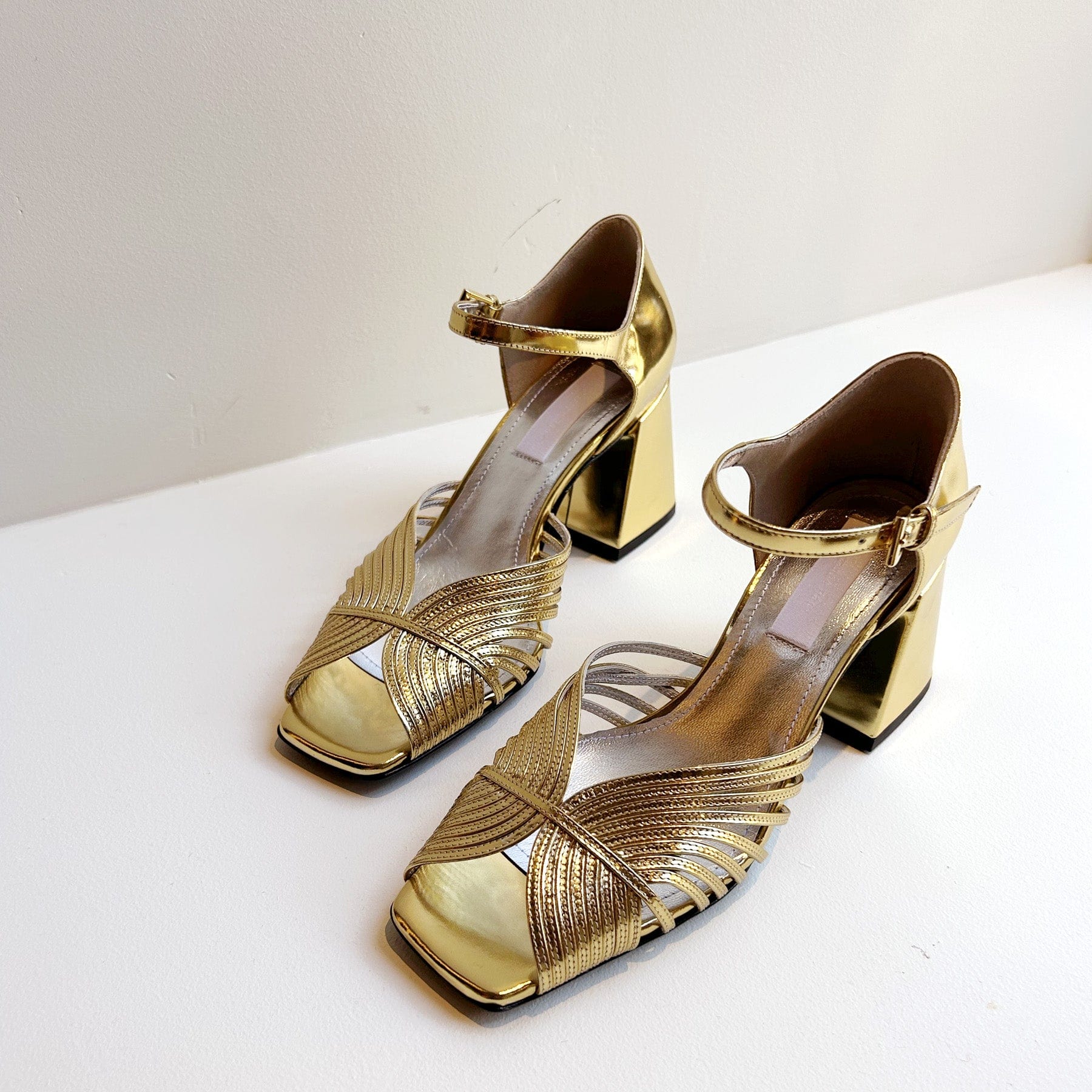 70s shoes sz 8, vintage 1970s mules, disco high heels, 70s step in shoes,  Pollys Candies