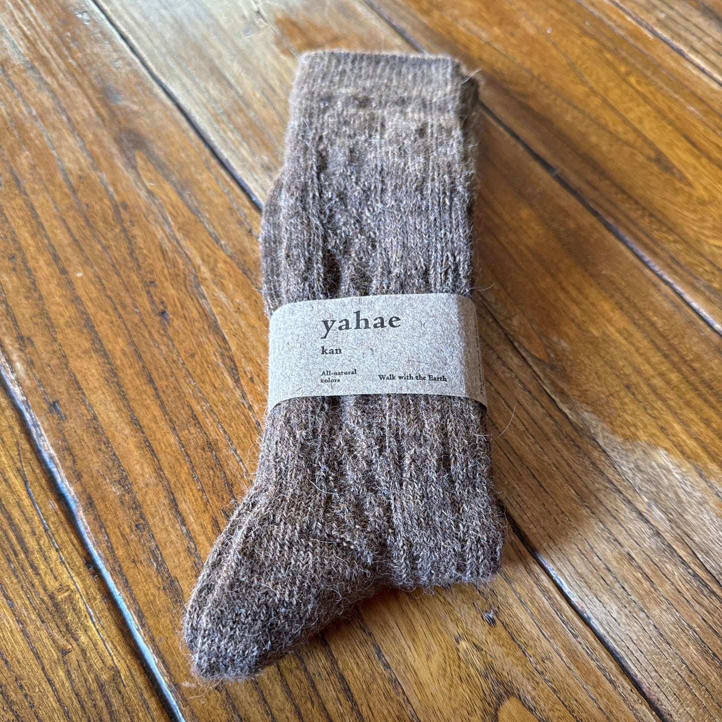 Alpalca Cable Pattern Socks Socks Yahae Brown  