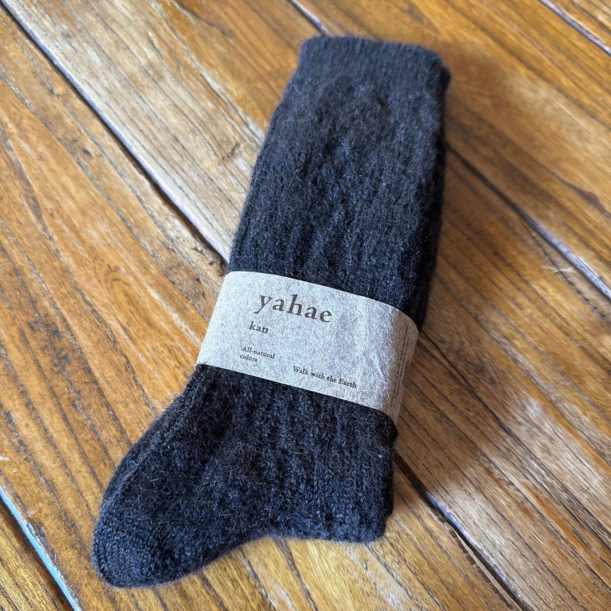 Alpalca Cable Pattern Socks Socks Yahae Dark Brown  